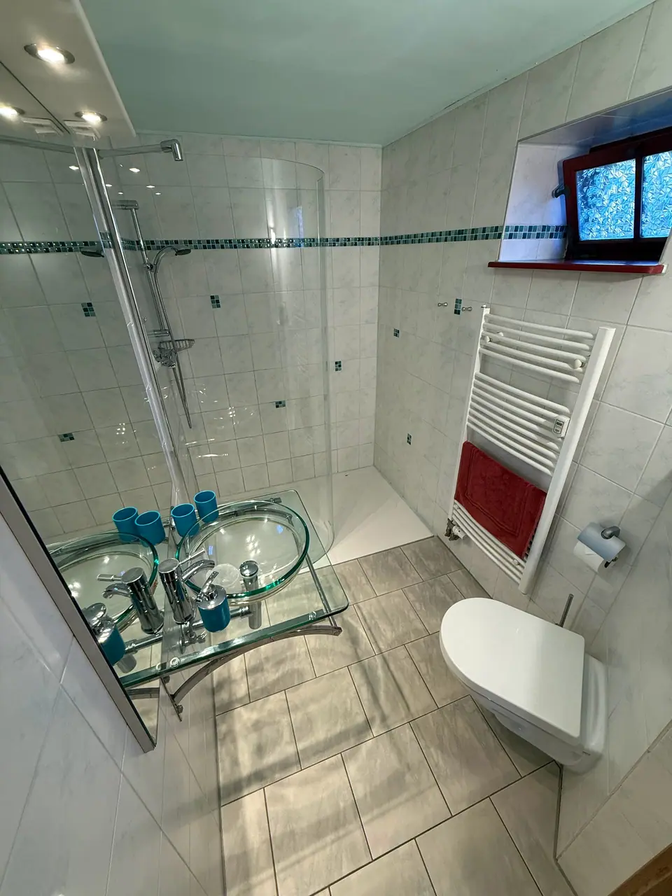 Bathroom, with shower and washbasin