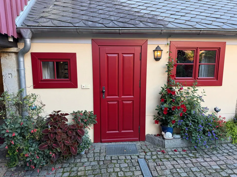 Entrance, separate, straight from the courtyard