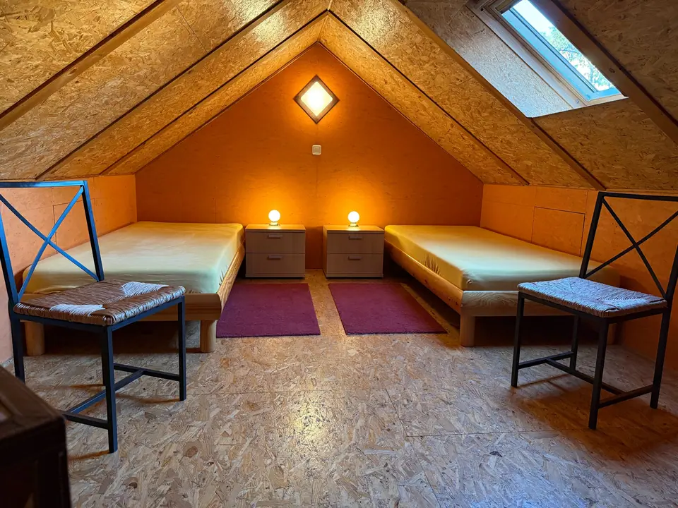 Sleeping loft, with two single beds